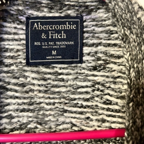 Abercrombie‎ & Fitch Open Gray and White Cardigan size Medium - Picture 3 of 4